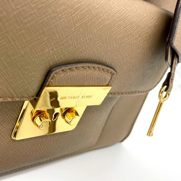 Michael Kors Camel Leather Purse 👜 - Picture 2 of 11
